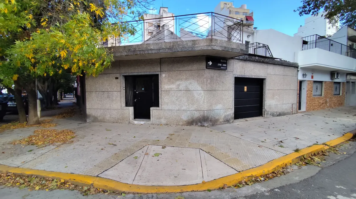 Casa En Villa Del Parque Para Uso Comercial O Profesional Con Cochera