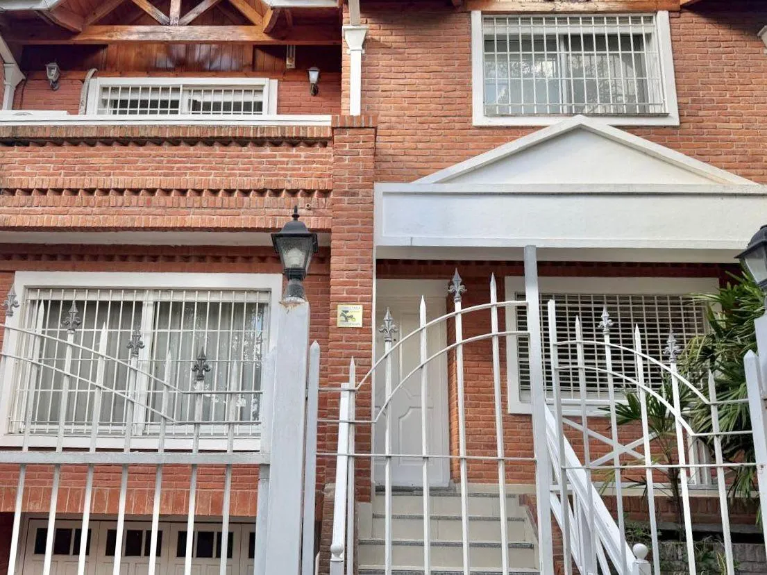 Impecable Y Moderna Casa En Alquiler En Acassuso, Con Cochera Para 3 Autos