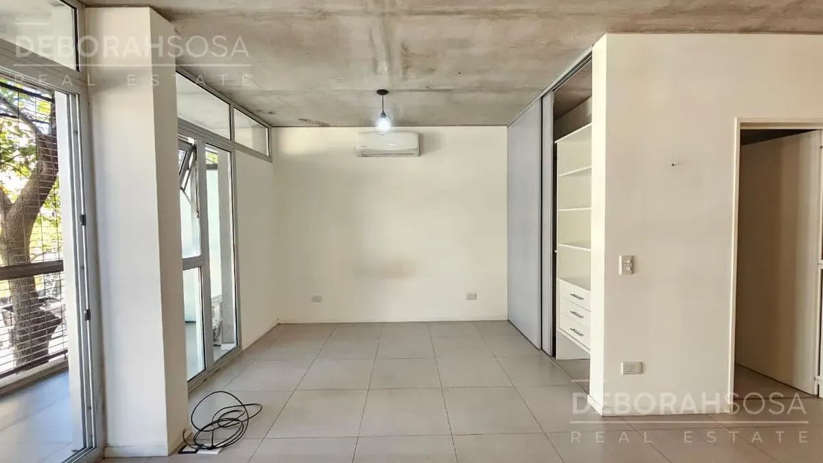 Alquiler Departamento 1 Ambiente Amplio, Con Balcón Al Frente