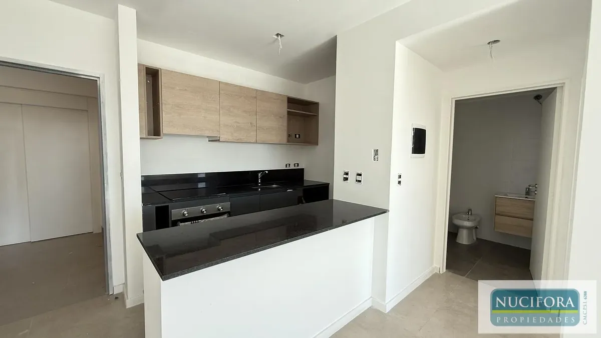 Piso 21 con balcón y cochera