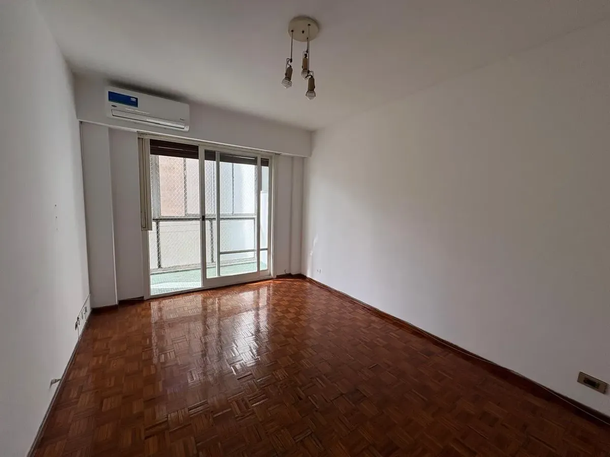 Two-room apartment with balcony in Barrio Norte