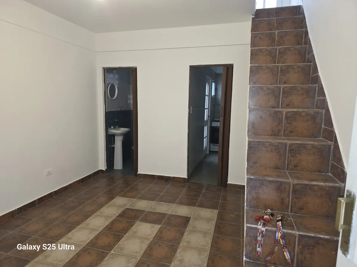 Alquiler Ph En Ciudadela. 2 Ambientes + Cocina Comedor A 4 Cuadras De Rivadavia Y A 4 Cuadras De La Estacion Del Tren Ciudadela. Se Ingresa Con 3 Meses Y Recibos De Sueldo. Abstenerse Monotributistas