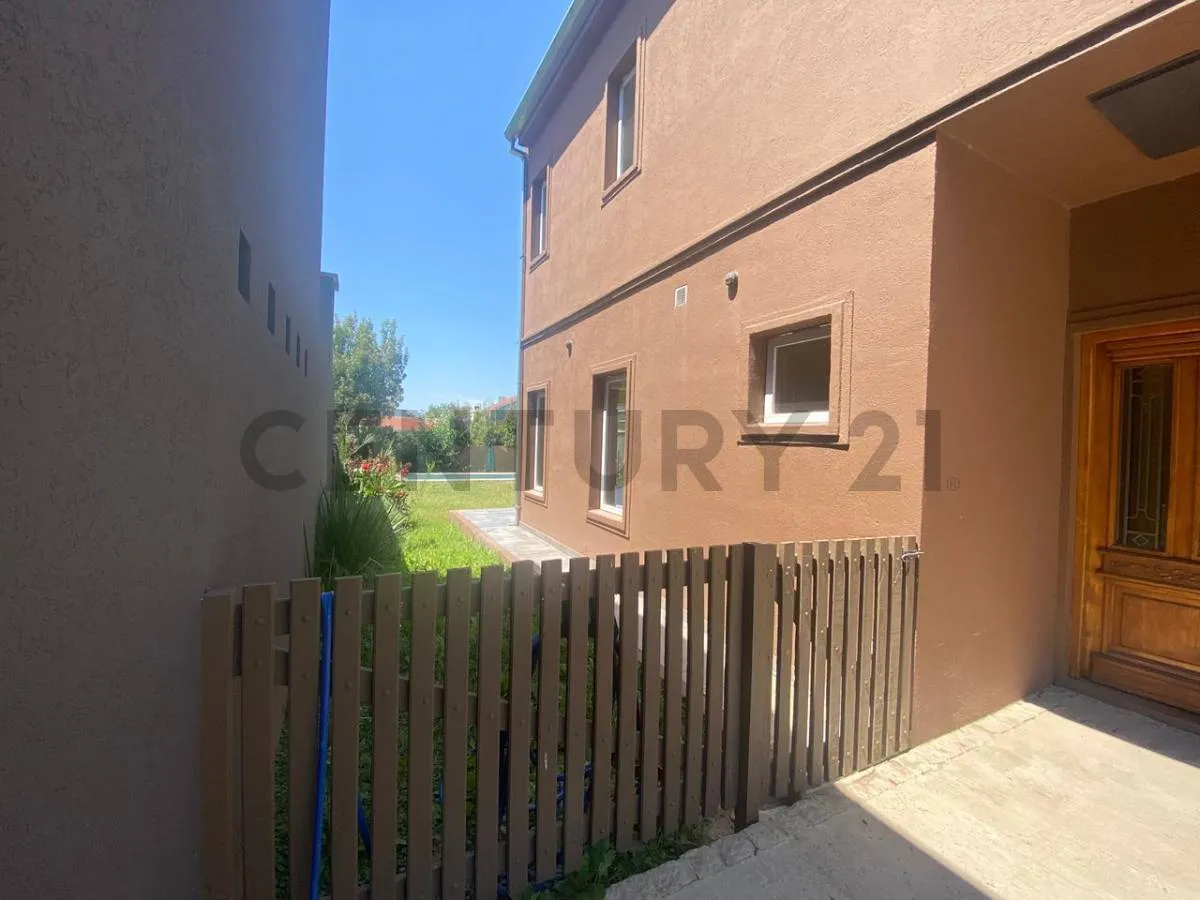Alquiler Casa 5 Ambientes Barrio Los Arenales