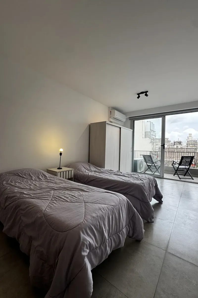 Monoambiente Con Balcón En Alquiler | 500 Usd + Gastos En Monserrat