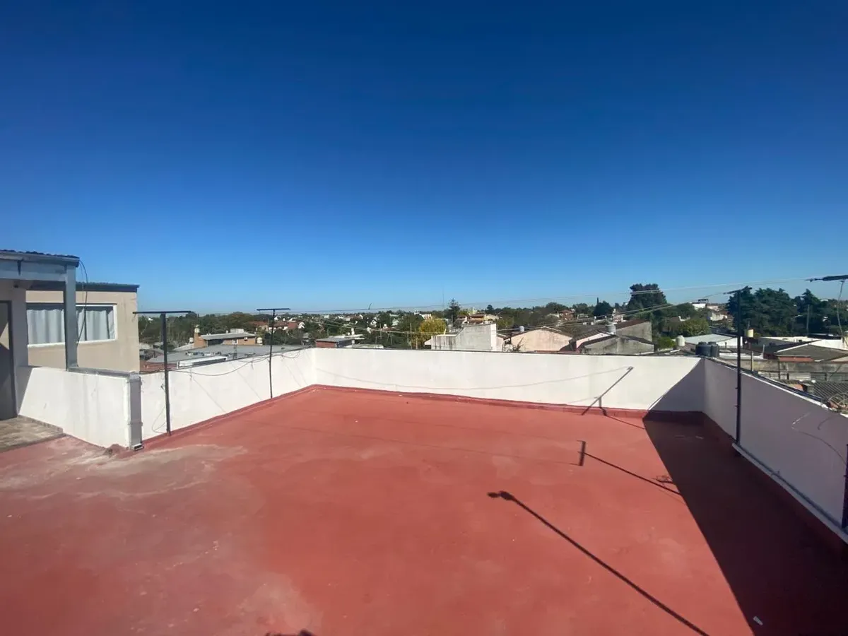 Apartamento de dois ambientes com vaga de garagem em José C. Paz