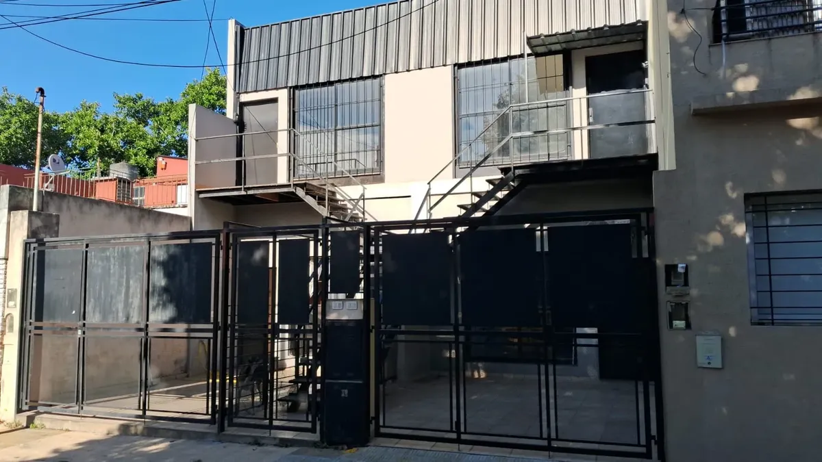 Departamento Ubicado En Gaitan 1430-parque Avellaneda-monoambiente Dividido (40metros Cuadrados) Muy Luminoso. Terraza Y Balcón. Sin Expensas
