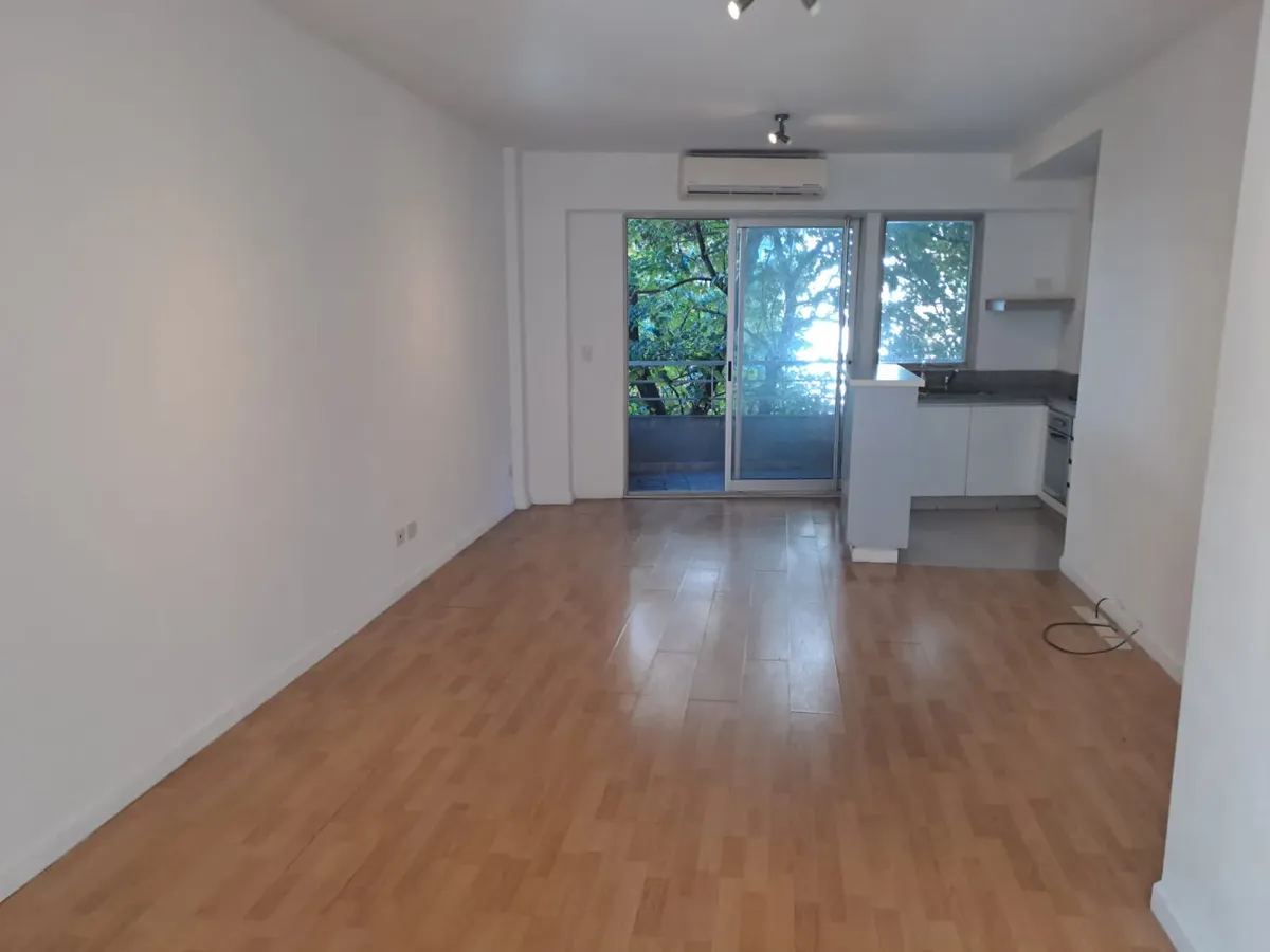 Monoambiente Al Frente Con Balcon