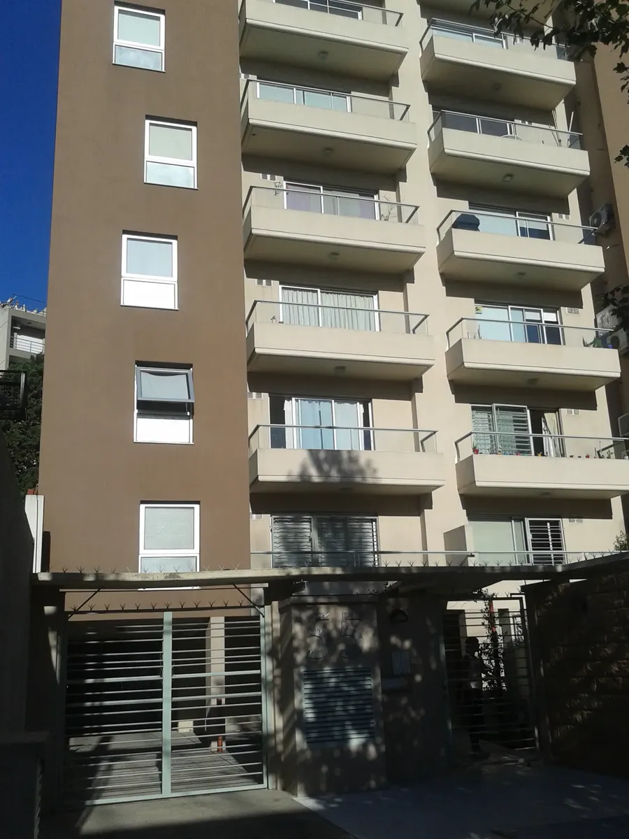 Departamento De 2 Ambientes Con Cochera - A Mts De La Estación De Haedo