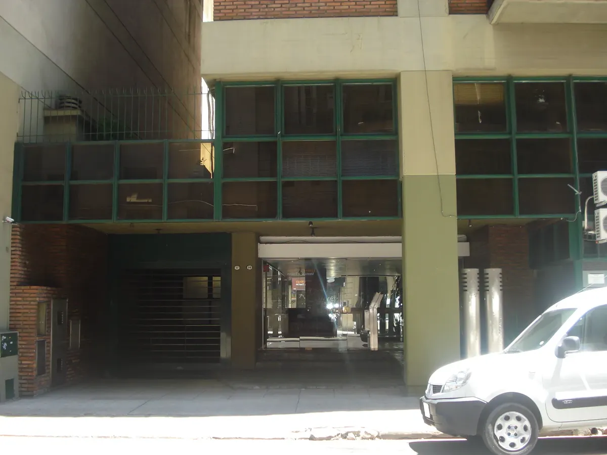 Alquilo 1a Muy Luminoso Excel Ubic, Apto Prof En Esquina Piso Alto Cerca Subte A, C Y D A 1cuadra De Callao A/acond Baño Cpto C/bañera Y Gas, Edif.con Cocherasc/amplios Asc, Seg 24hs Encargado Y Totém