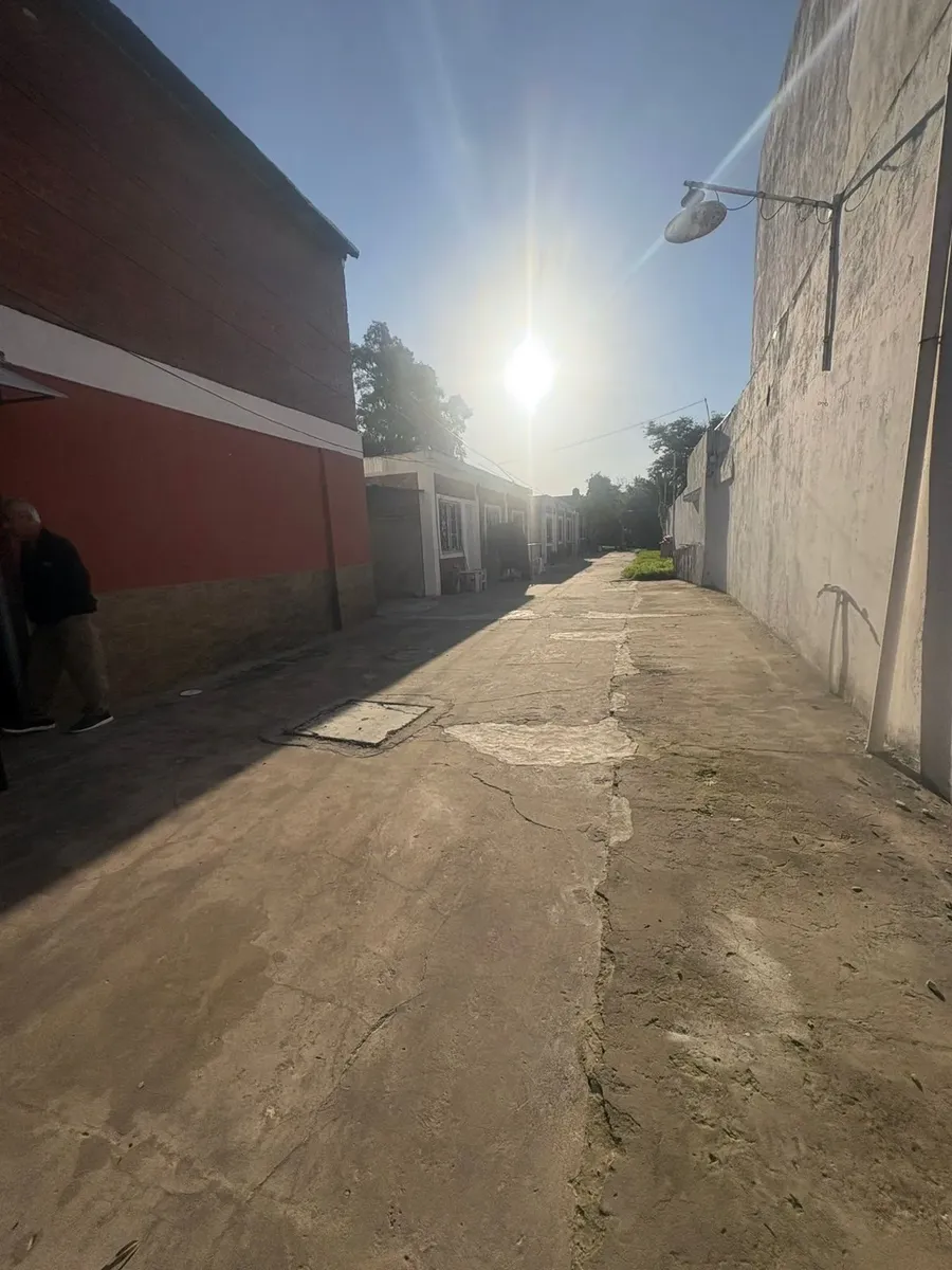 Departamento al frente con patio compartido