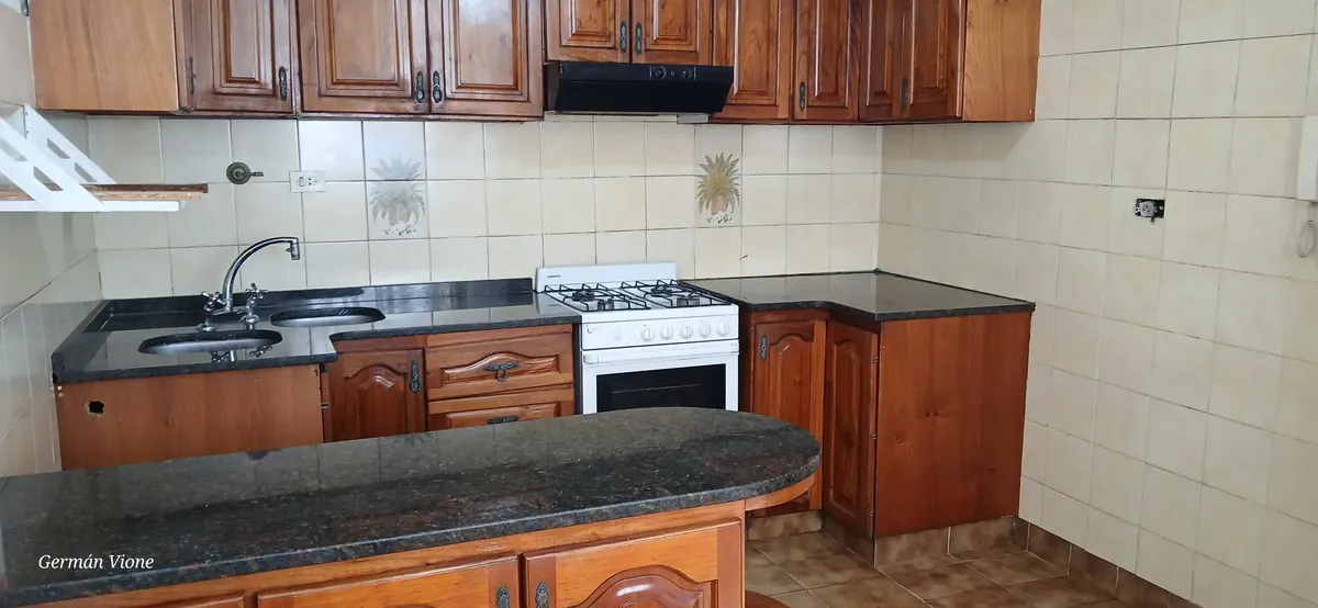 4-room apartment with front balcony
