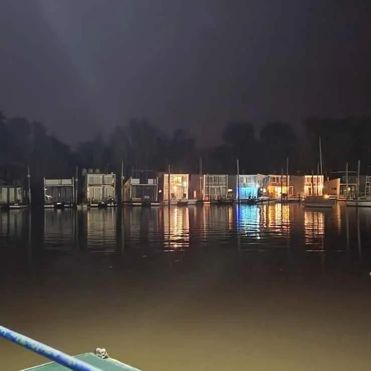 Paraíso Flotante. Por Día