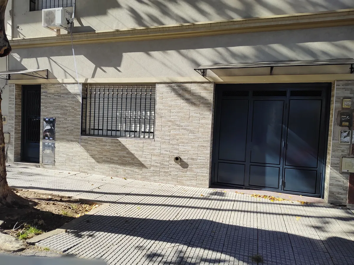 Ph 4 Ambientes, Excelente Estado Con Dos Baños, Jardín, Garaje, Patios, Todo En Planta Baja, Único. Lote 8,66x 26 Metros 3 Dormitorios Con Placard, Acepta Mascotas, Apto Profesional O Vivienda Fami