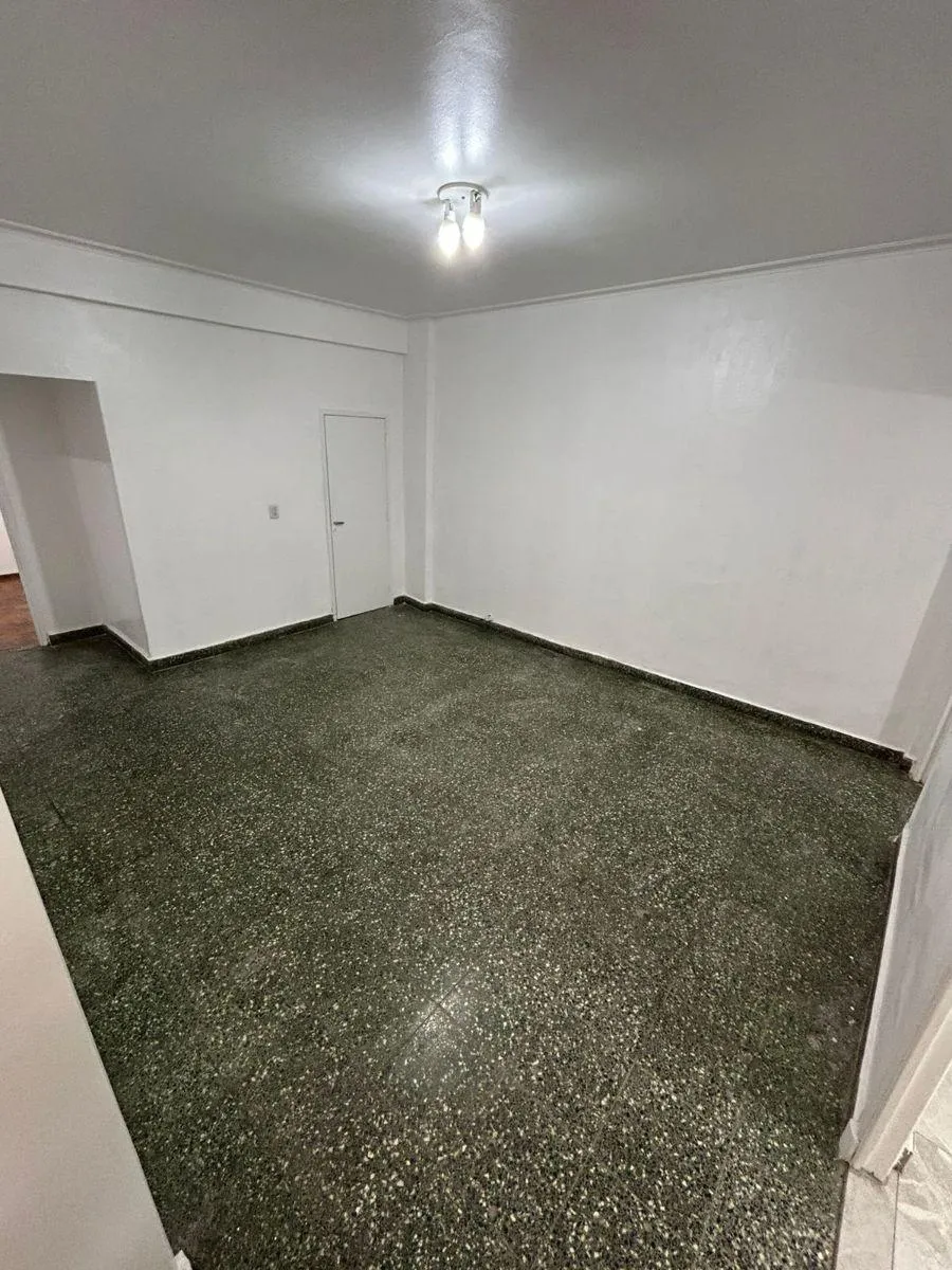 Departamento De 3 Ambientes En P. Baja Con 2 Patios