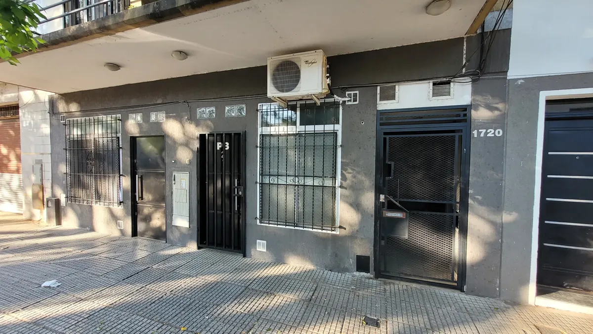 Monoambiente C/frente 3er Piso Con Balcón Muy Luminoso