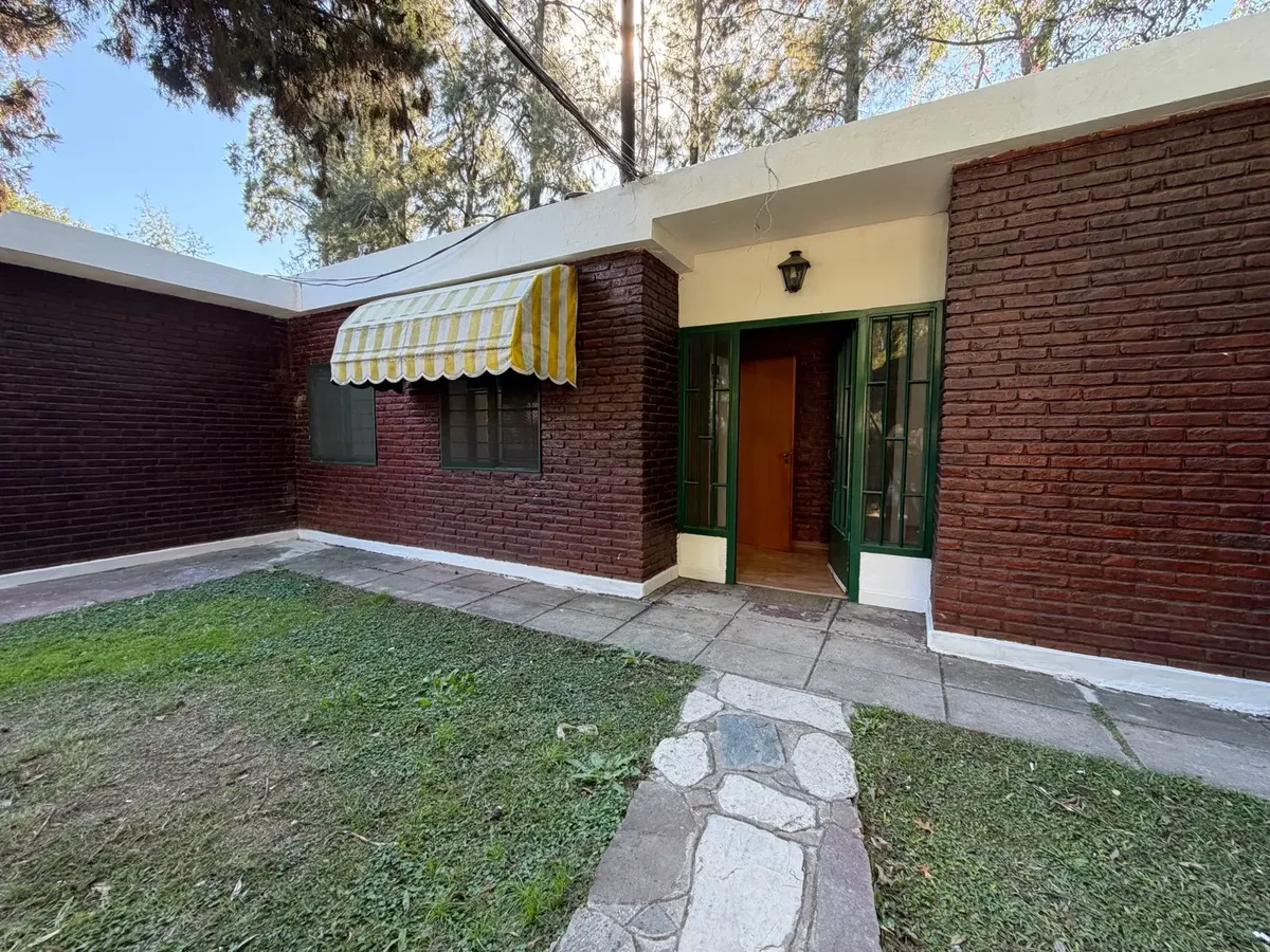 Casa em PH com 2 dormitórios em José Clemente Paz
