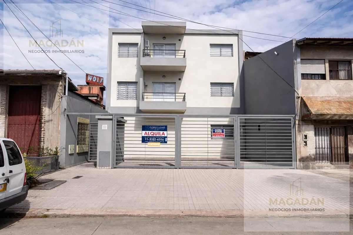 Venta-departamento Mono Ambiente- Villa Luzuriaga - Acepta Permuta