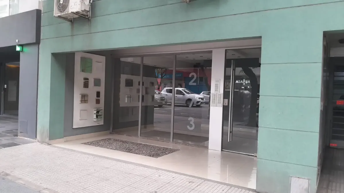 Alquiler Hermoso 3 Amb. Sobre Av. Directorio Cerca Del Subte E En Caballito Muy Luminoso Opcional Cochera