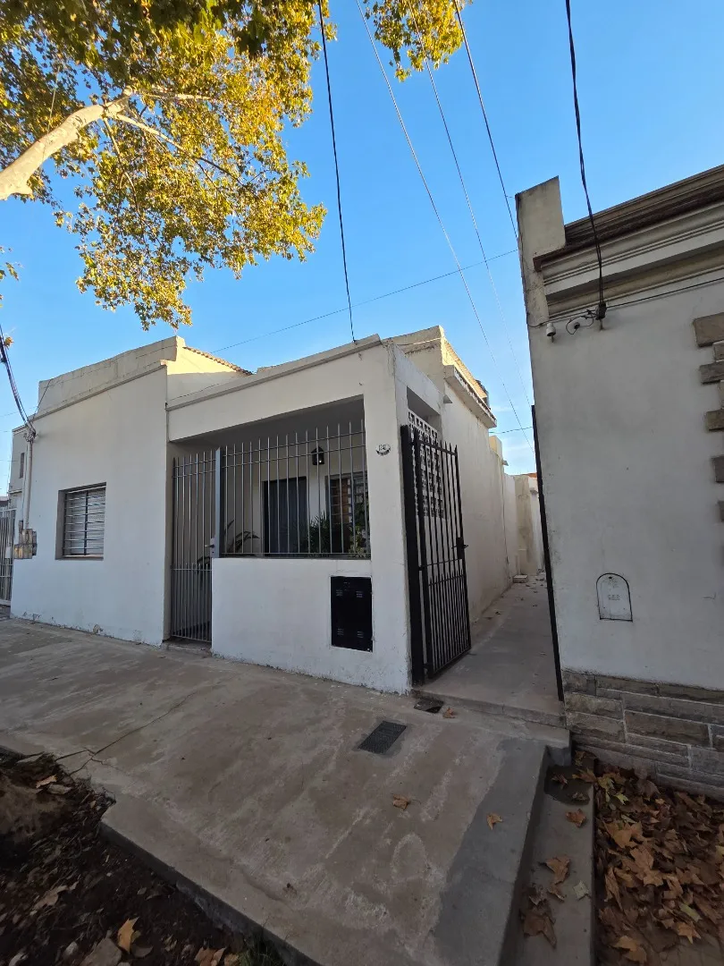 Buen Depto T/casa 2 Amb C/patio A Pasos De Yrigoyen!