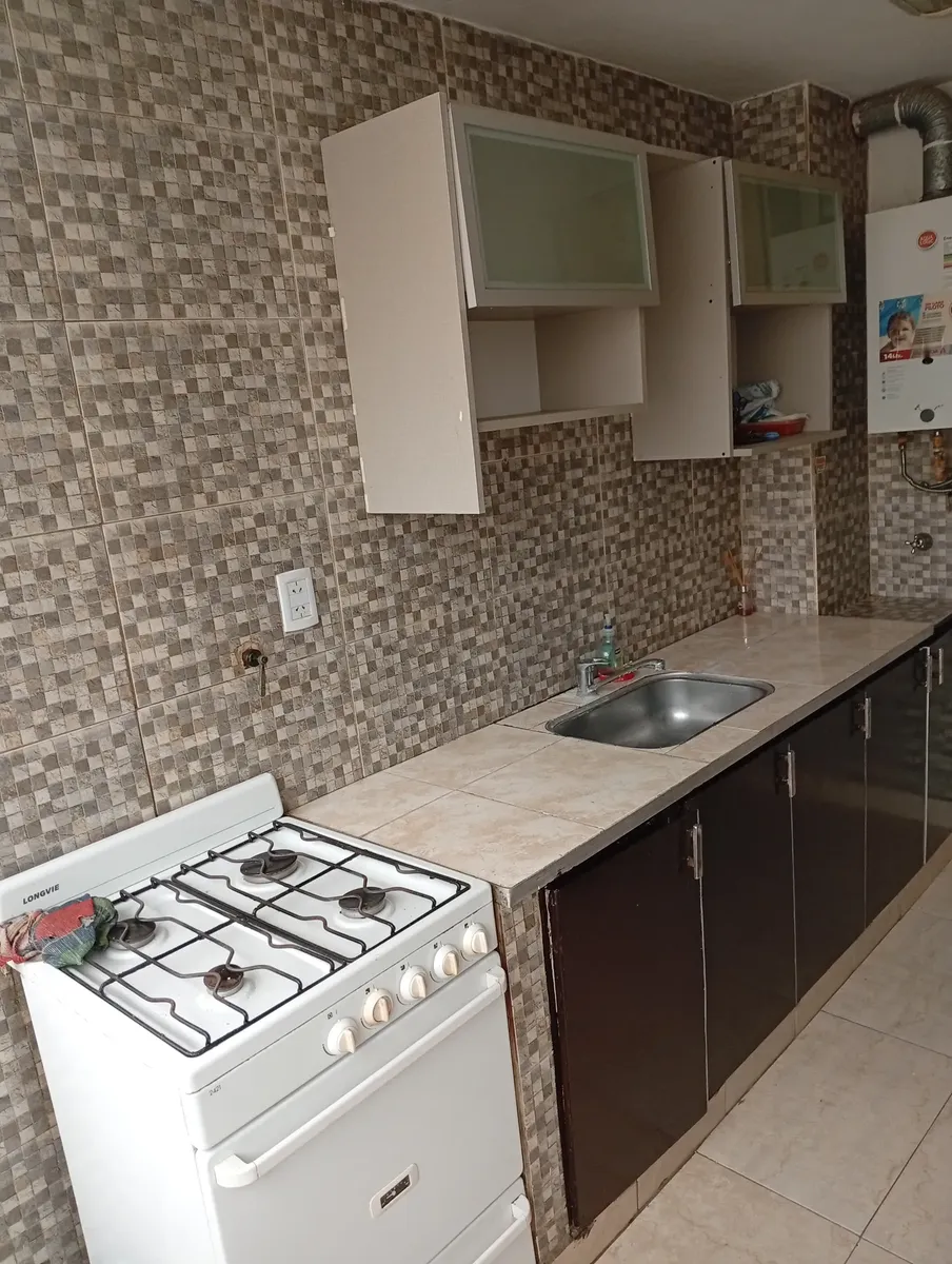 Depto Muy Luminoso, Excelente Estado, Recién Pintado, Pisos Plastificados, Dos Dormitorios, Amplio Living, Balcón Súper Luminoso