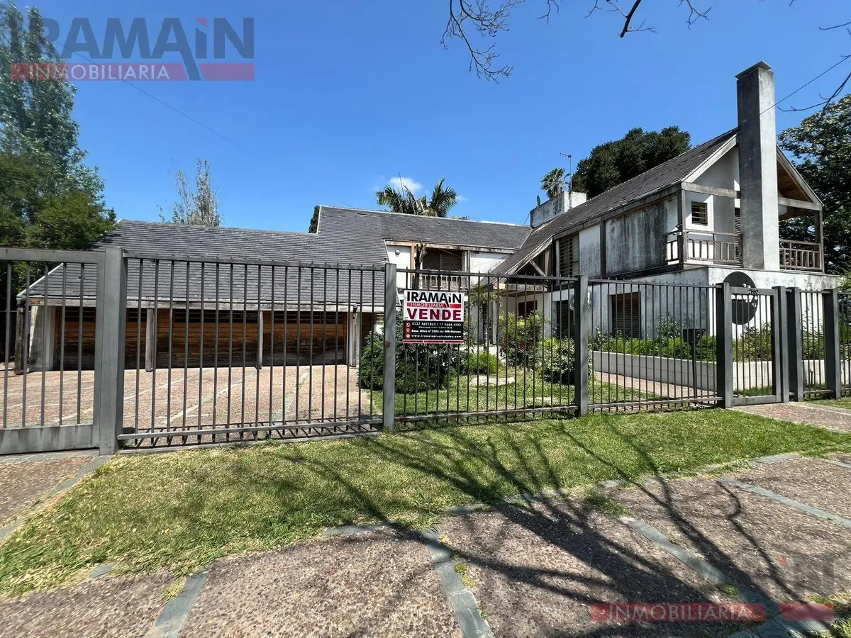Centrally located house in Moreno