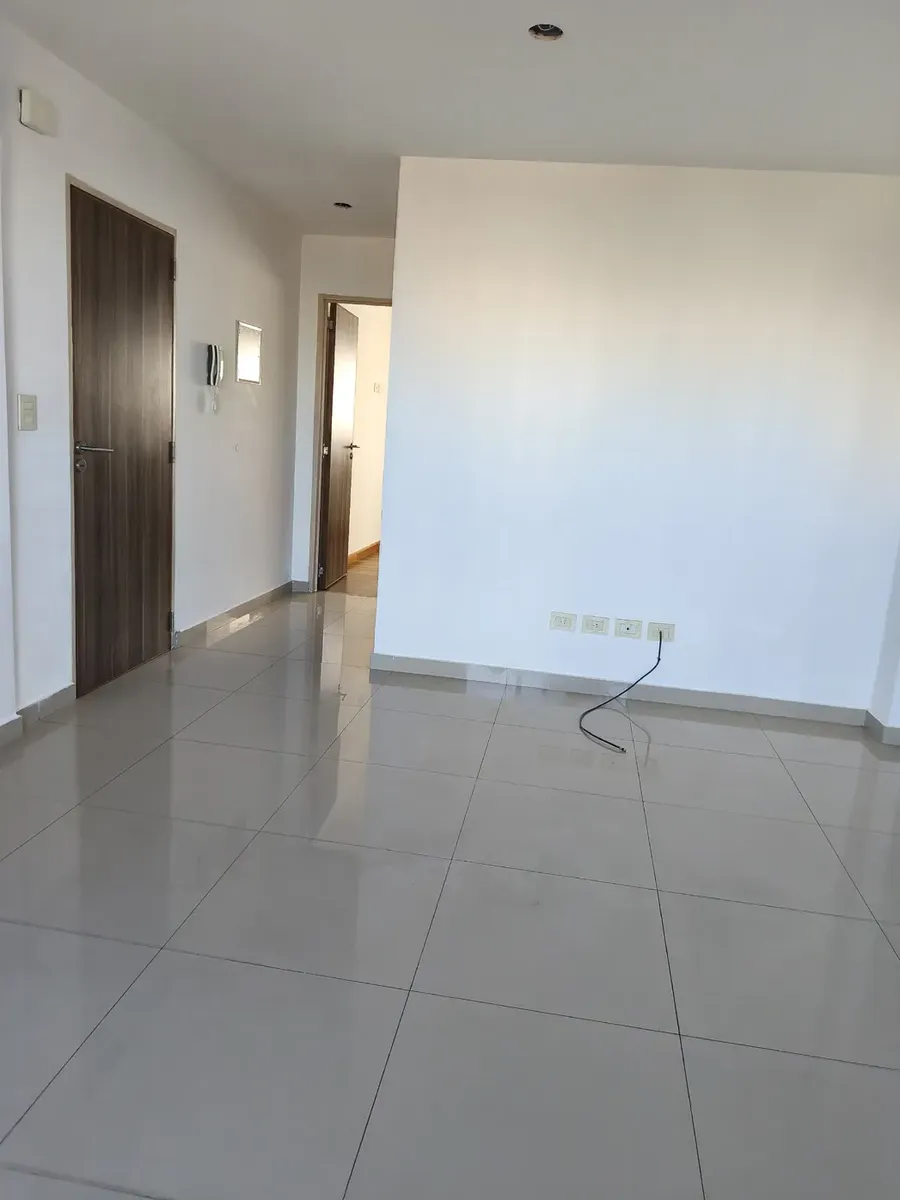 Two-room apartment with front balcony in Quilmes
