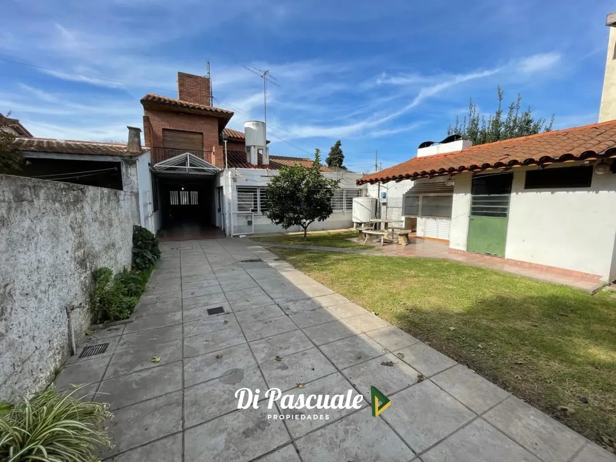 Alquiler Casa En 2 Plantas Con 5 Dormitorios Y Patio - Moreno Sur