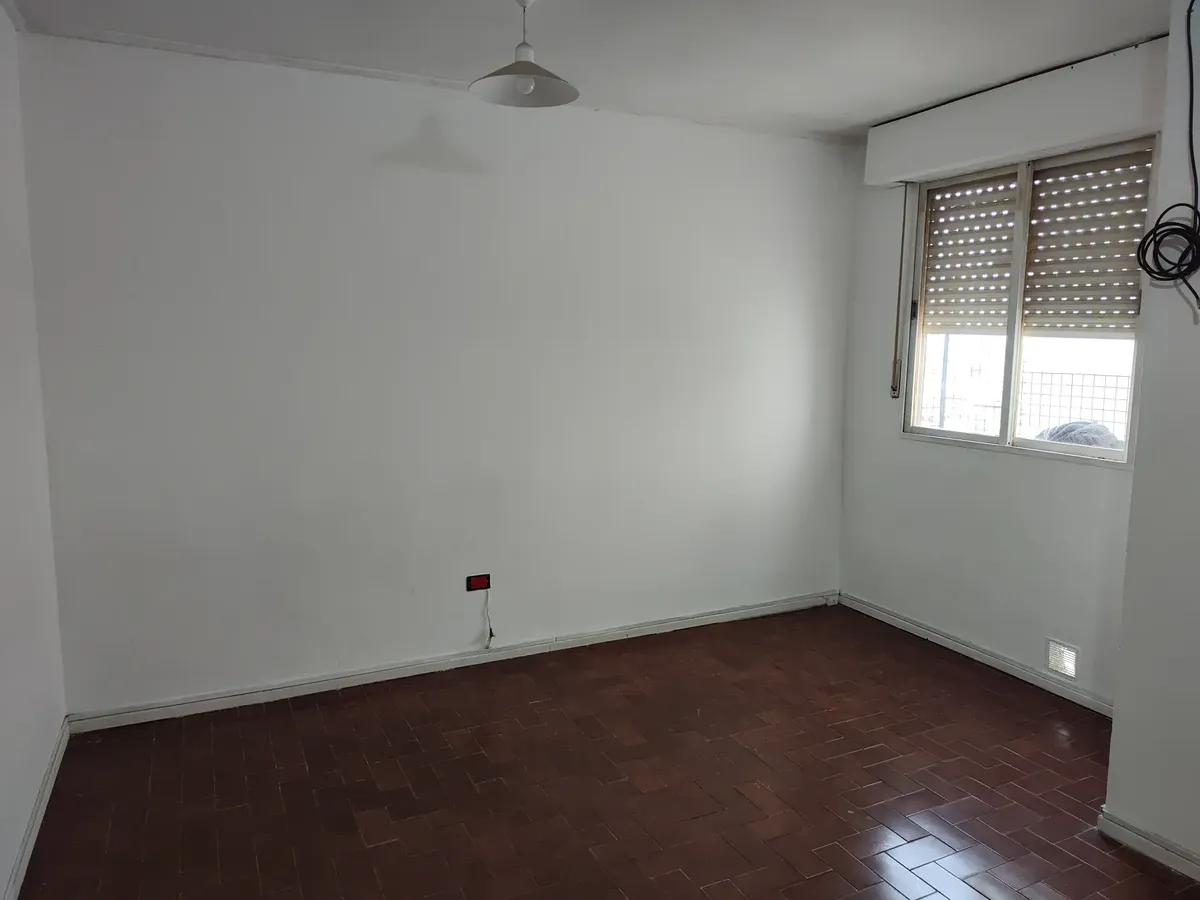 Departamento Monoambiente. 20m2. Piso 12° Por Ascensores. Inclan 4278 Entre Av. La Plata Y José Mármol