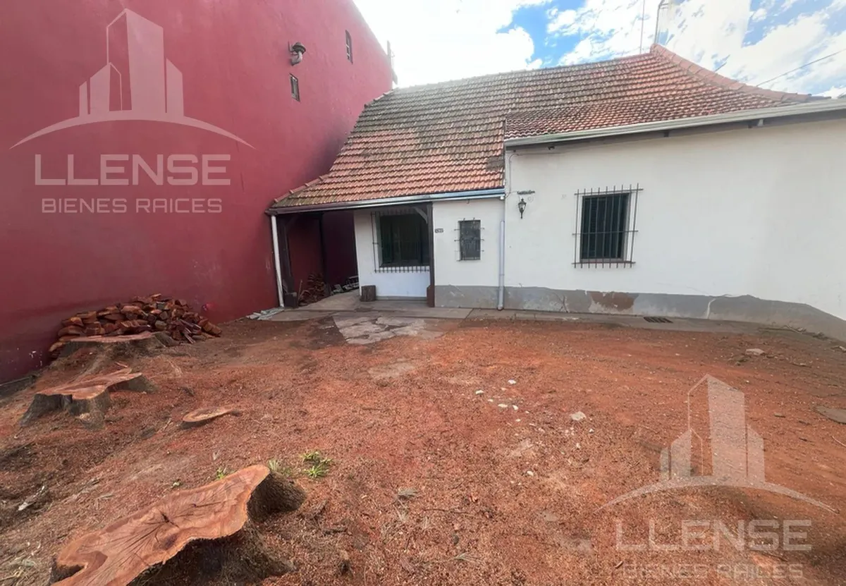 Casa 4 ambientes, patio y cochera