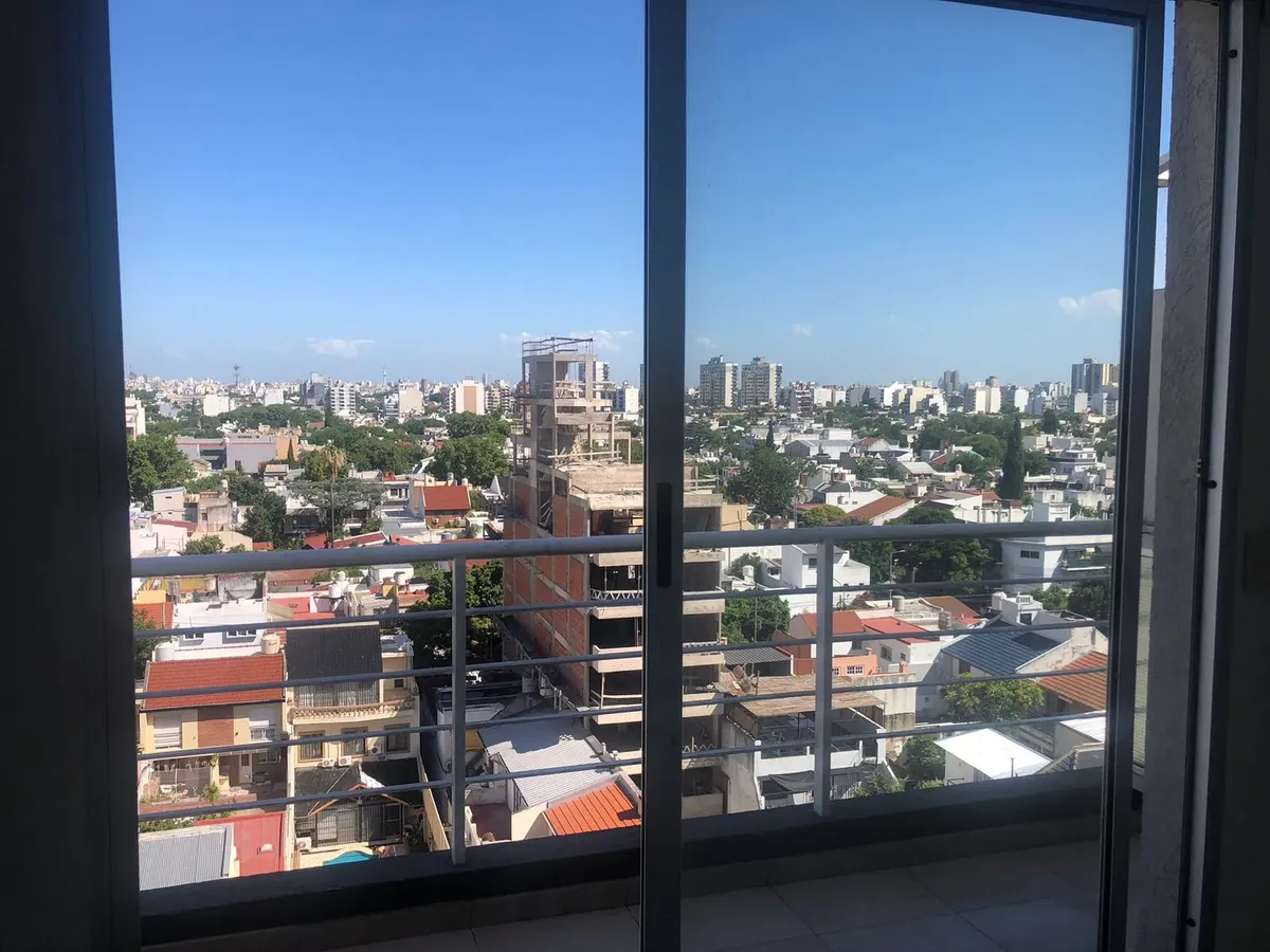Hermoso Monoambiente Con División Al Contrafrente Con Balcón Y Vista Panorámica
