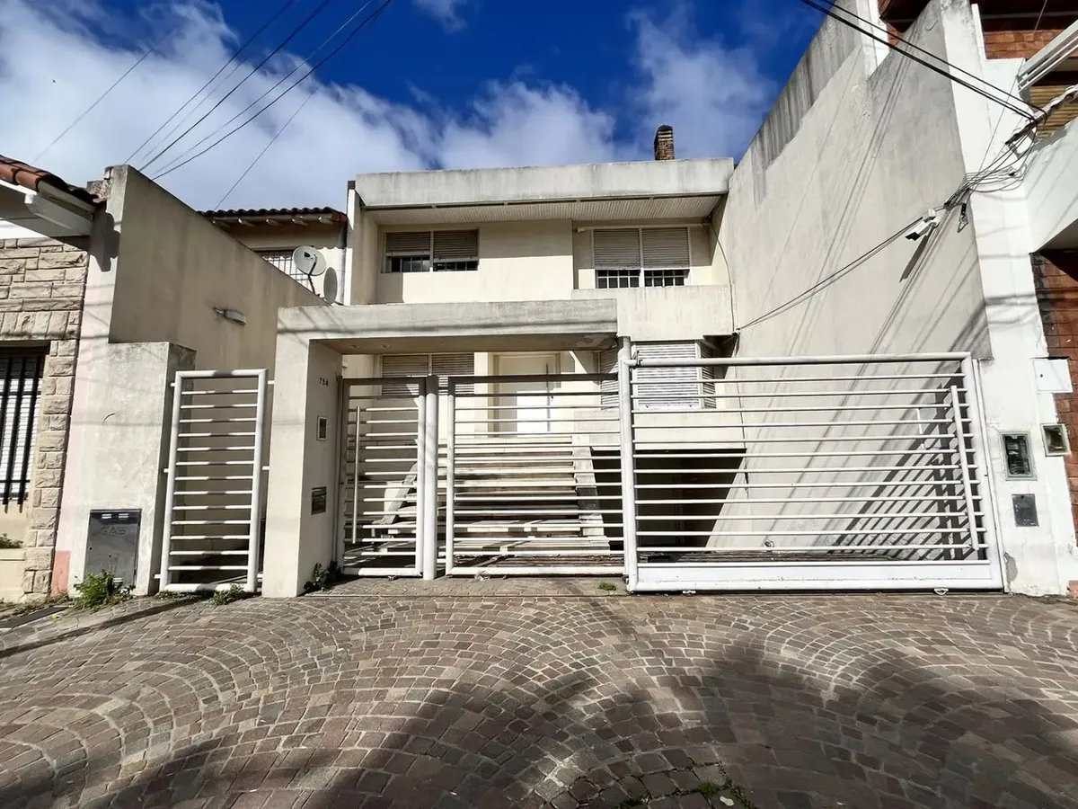 Casa En Alquiler En Ramos Mejía