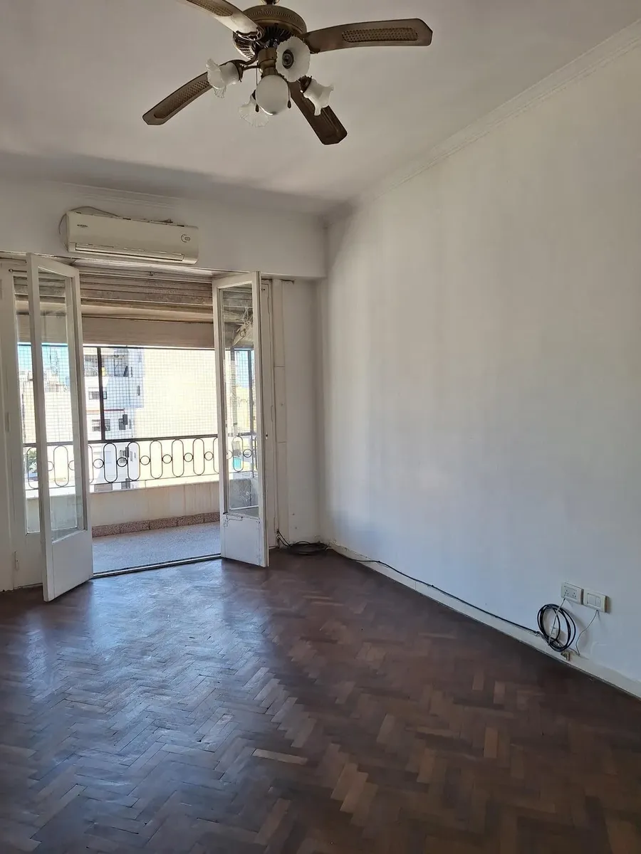 Excelente Departamento De Dos Amplios Ambientes, Al Frente