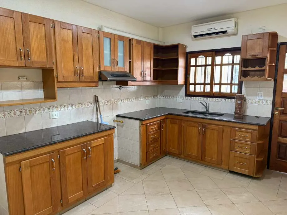 Triplex En Alquiler En Moron Sur