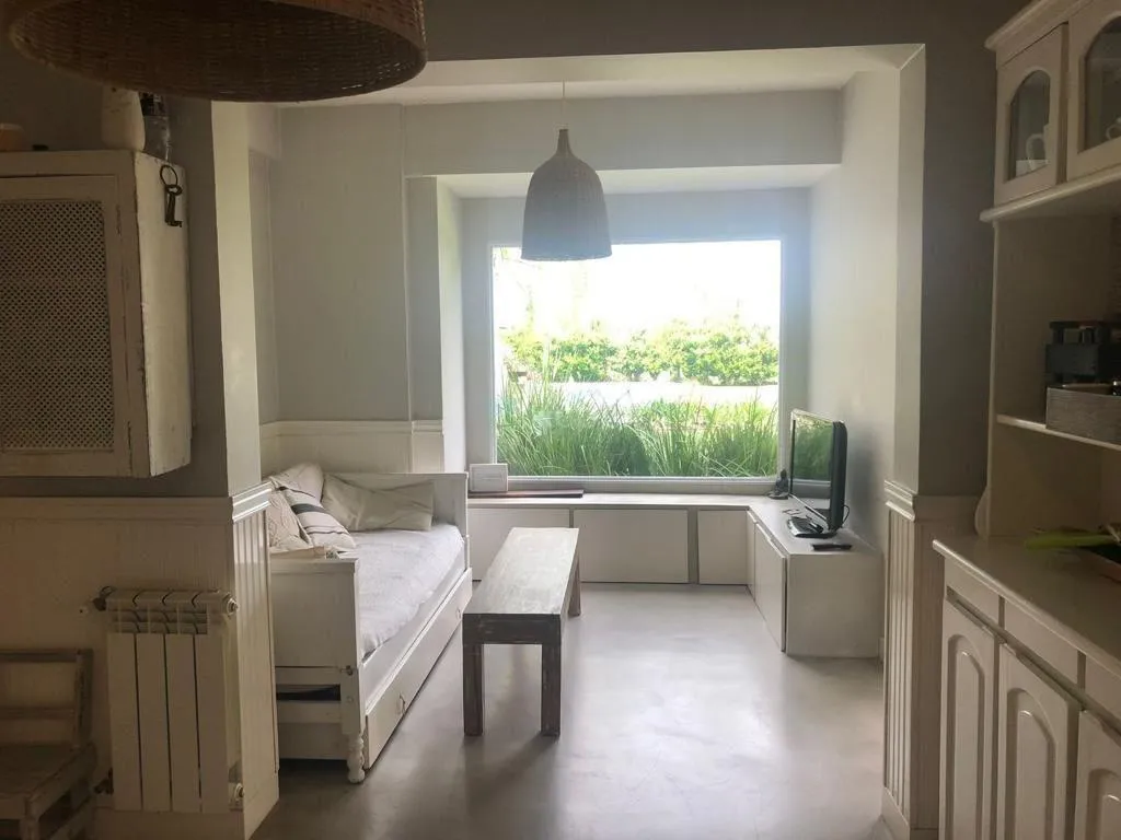 Casa em condomínio, piscina e churrasqueira
