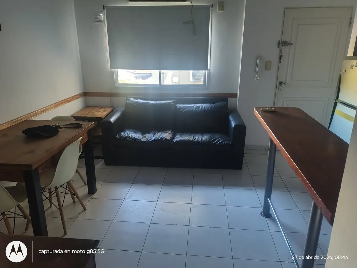 Alquila Departamento 2 Ambientes Completo Con O Sin Muebles Para .dos Personas Sin Chicos Preferentemente 3 Pisos Por Escalera Inicial 400000 Expensas $70000 2 Meses Garantías