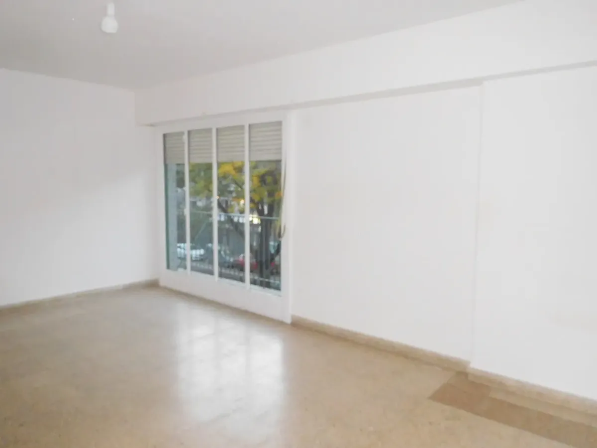Departamento De 2 Ambientes Al Frente Con Balcon -luminoso