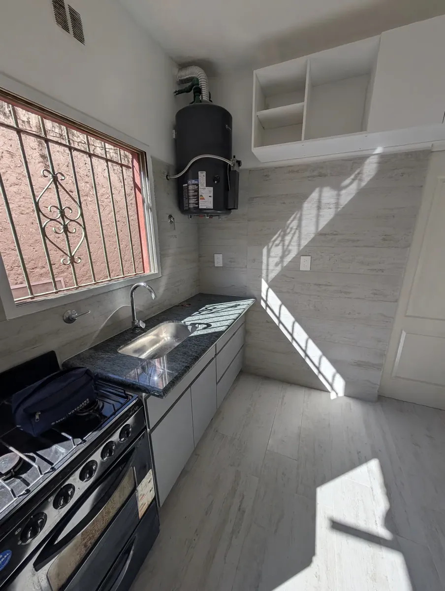 Ph De Dos Ambientes A Estrenar En Lomas De San Isidro.todo Nuevo Pisos Porcelanato Baño Y Cocina Nueva Grifería Fv Detalles De Categoría. No Tiene Expensas