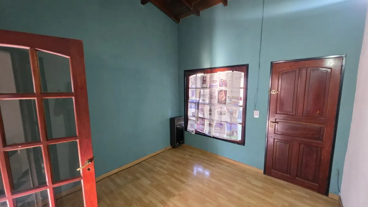3-bedroom house with pool