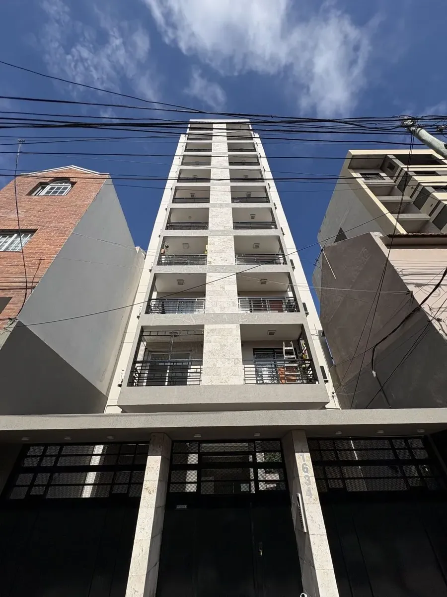 Depto Semipiso De 2 Amb Al Frente C/ Balcón En Exc. Ubic