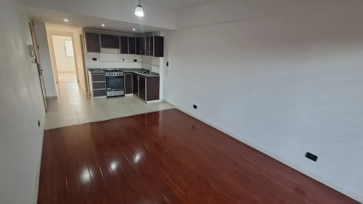 Departamento 2 Amb Al Frente Con Balcon