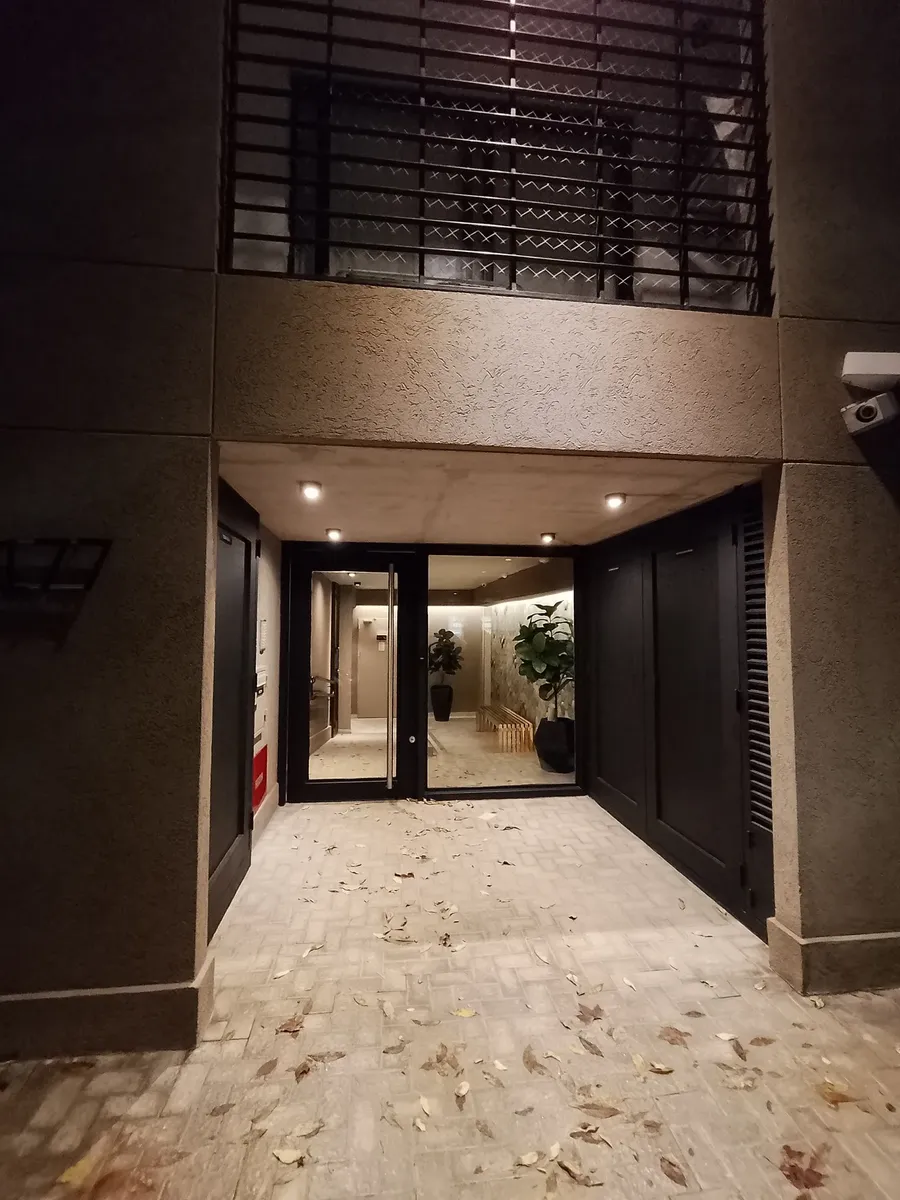 Departamento Amplio, Mucha Luz Natural, Baño Cómodo Y Grande. Horno Y Anafe Eléctrico, Aire Acondicionado Frio/calor. 4to Piso Con Balcón Amplio Y Muy Buena Vista Gran Oportunidad