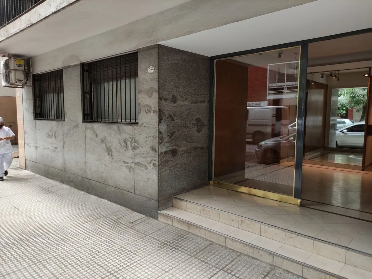 Alquiler 2 Ambientes Con Patio En Recoleta. Pb