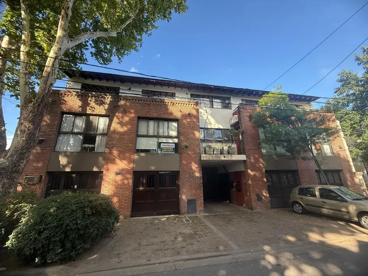 Triplex En Alquiler En Martinez, Bogotá 900. 3 Dormitorios