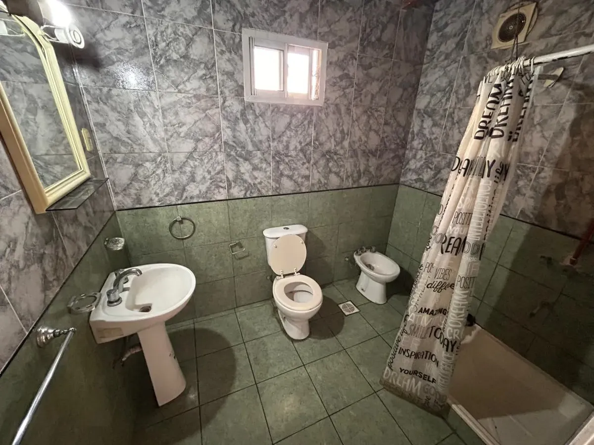 Alquiler De Departamento De 2 Dormitorios Con Balcón *sin Expensas*