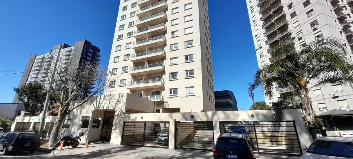 Departamento En Alquiler De 2 Amb En Tigre, Cochera