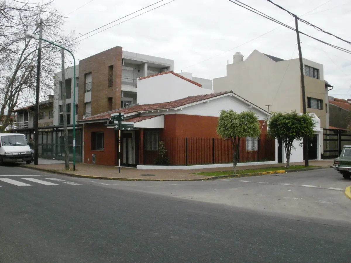 Two-bedroom apartment in Olivos