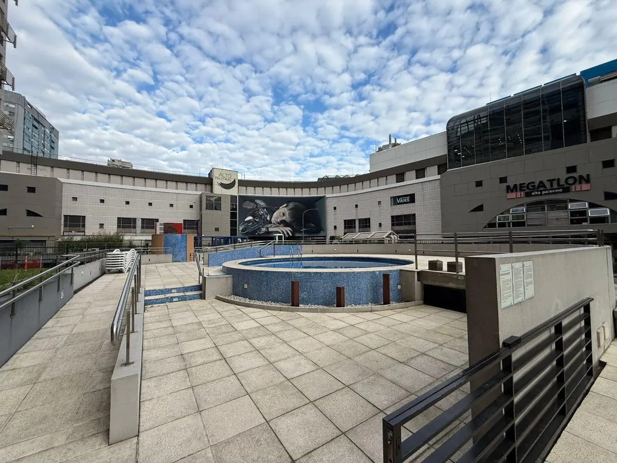 Alto andar com varanda e vaga