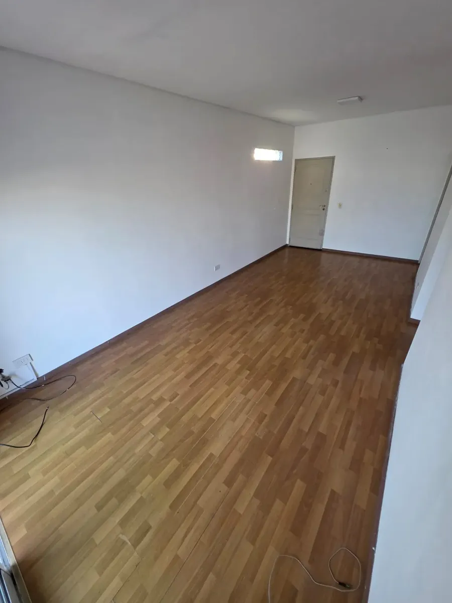 Excelente Semipiso 3 Ambientes Contrafrente Con Balcón - 2 Baños - Cocina Office - Lavadero Independiente