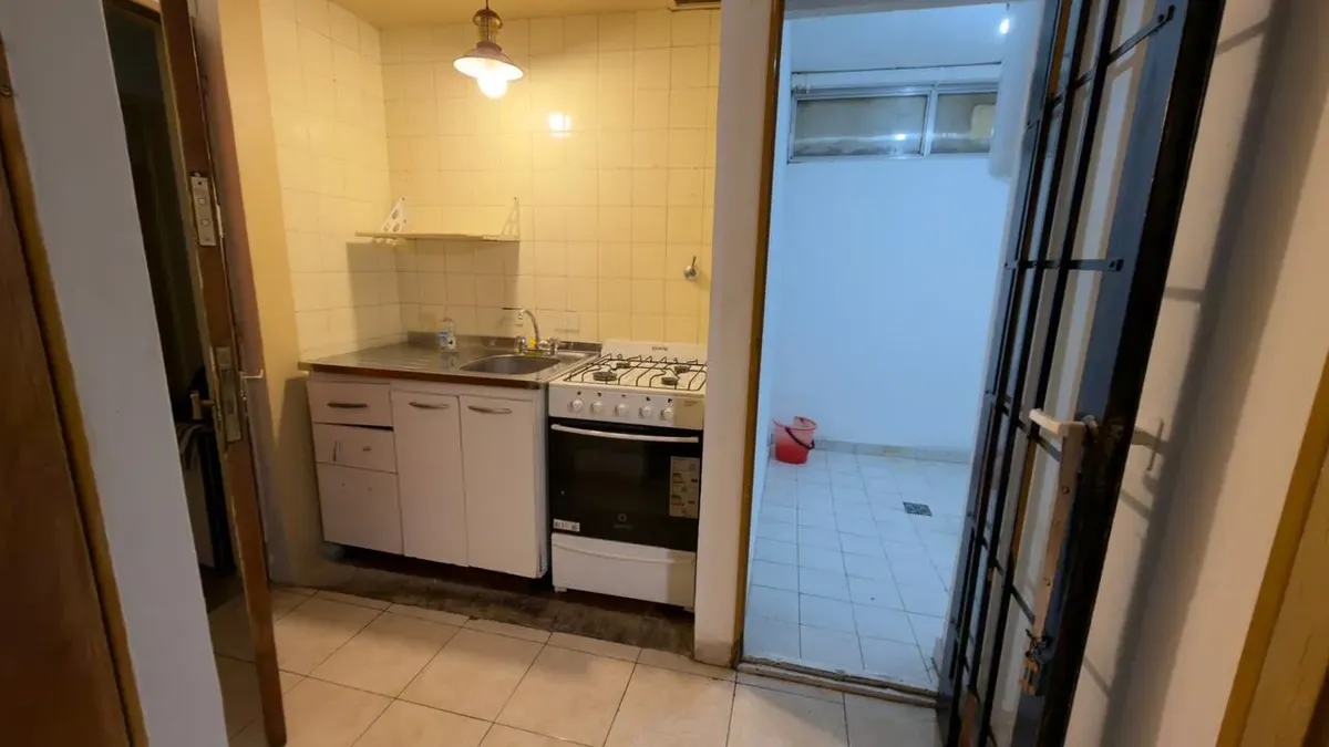 Monoambiente Dividido Con Balcon Y Patio Interno Aire Acondicionado Baño Con Ducha