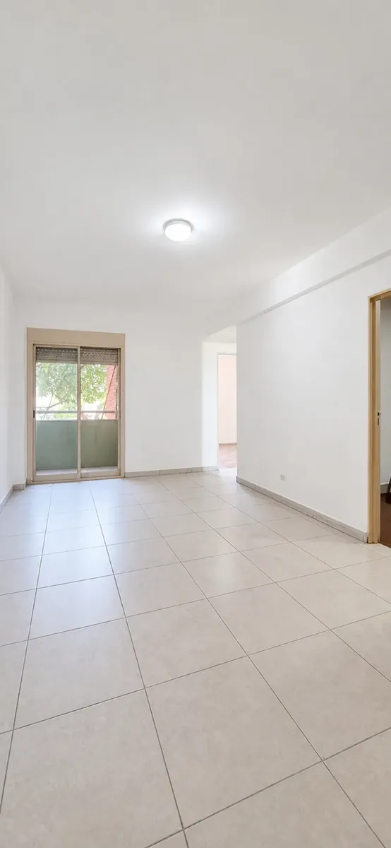 Comodo Y Amplio Departamento De 2 Ambientes, Con Excelente Ubicación Mosconi Y Cuenca!